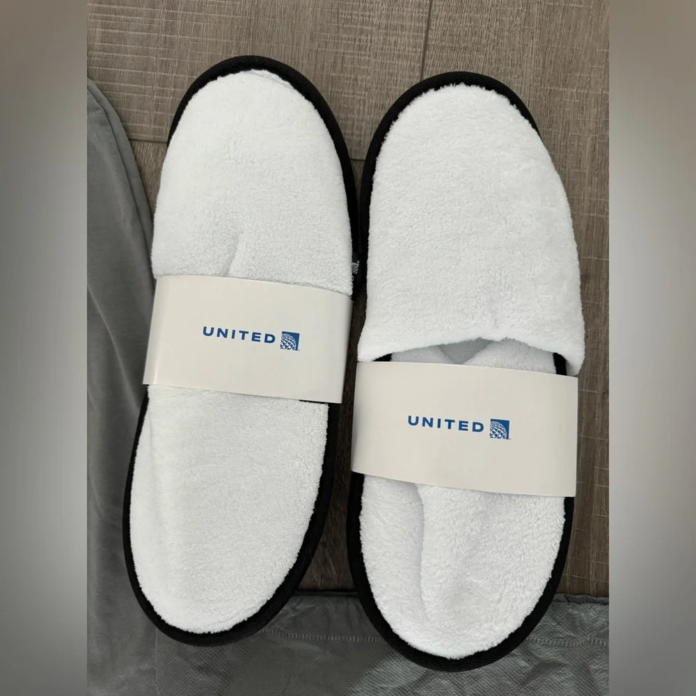 NWT United Polaris Pajamas + 2 pairs of slippers